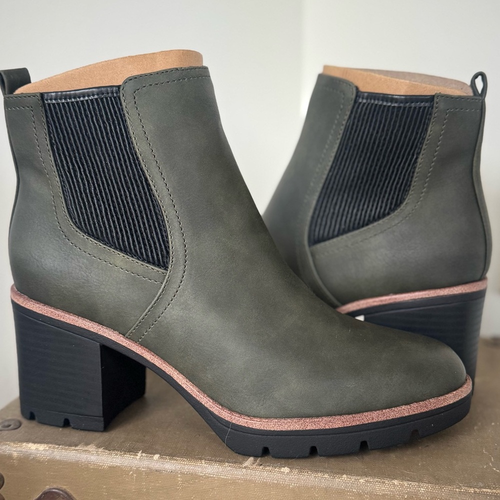 NIB Naturalizer Madalynn Gore Water Repellent Bootie - Green
